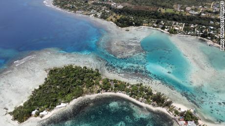 Una vista aérea de la isla Erakor y la costa de Port Vila en Vanuatu. 
