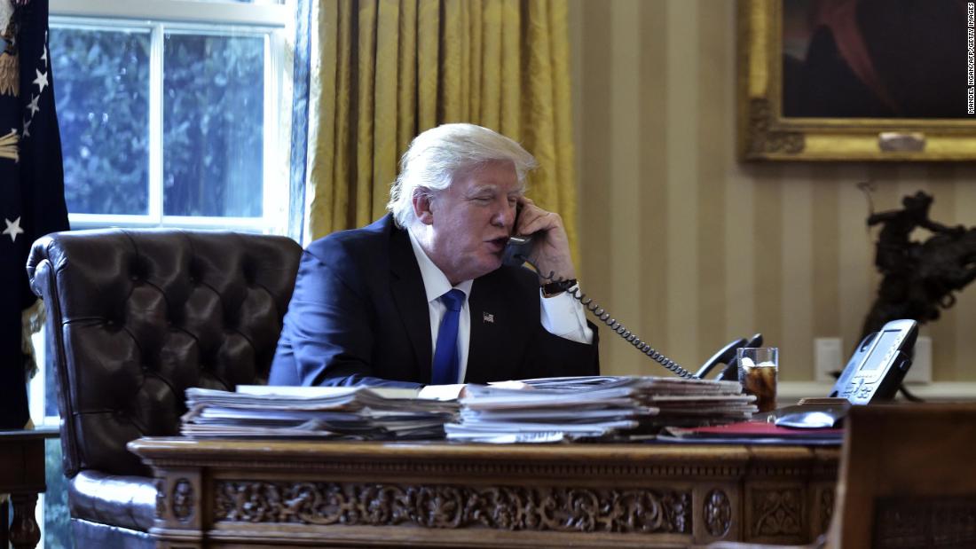 Carl Bernstein breaks down Trump's distressing phone calls