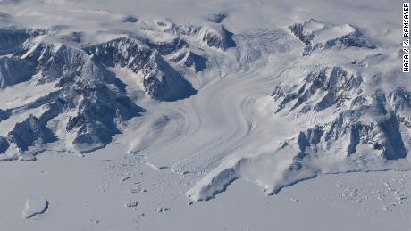 El calentamiento del océano está causando una pérdida masiva de la capa de hielo en Groenlandia y la Antártida, según un estudio de la NASA