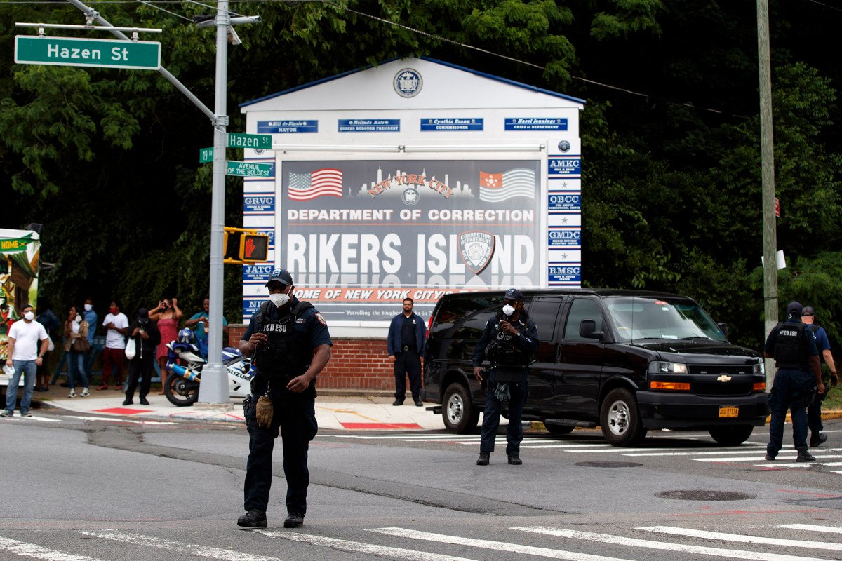 26 pandilleros acusados ​​de apuñalamientos violentos en la isla Rikers