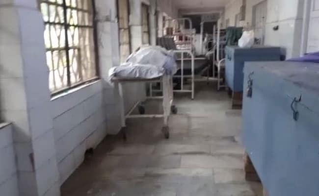 Cuerpos, pacientes codiciosos en la misma sala del hospital NMCH de Patna, el ministro responde