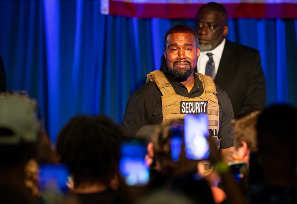 Kanye West aborda el estado mental y el colapso en el escenario