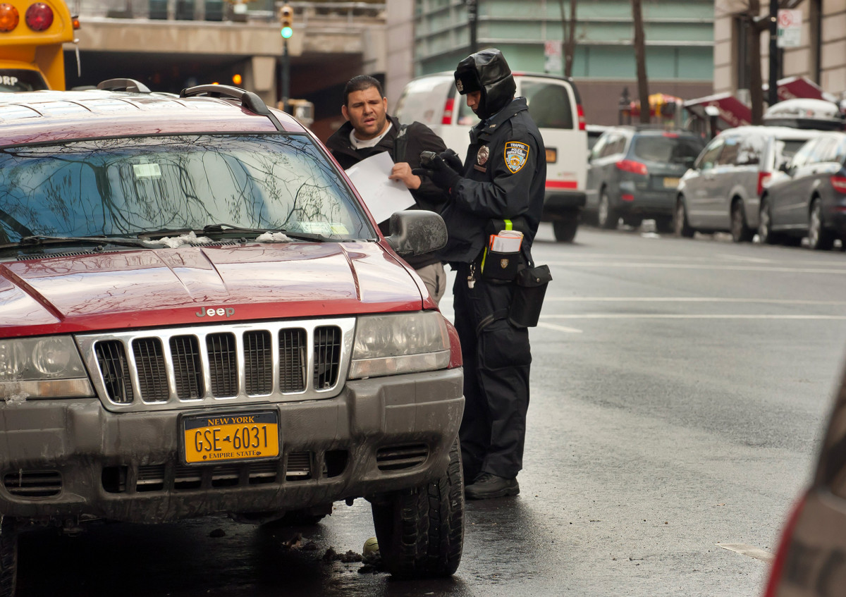 ¿Qué hace el nuevo presupuesto de Nueva York al amparo de "desembolsar la policía de Nueva York"