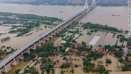 Inundaciones récord en China afectan la cadena de suministro de EPP a EE. UU.