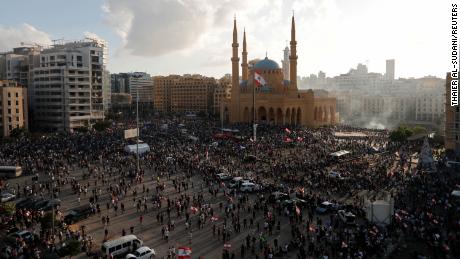 Los manifestantes se reúnen en una protesta en Beirut el sábado. 
