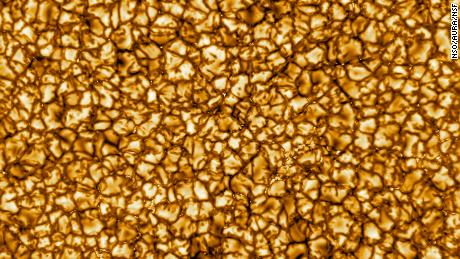 Primeras imágenes detalladas de una superficie turbulenta del sol, gracias al nuevo telescopio
