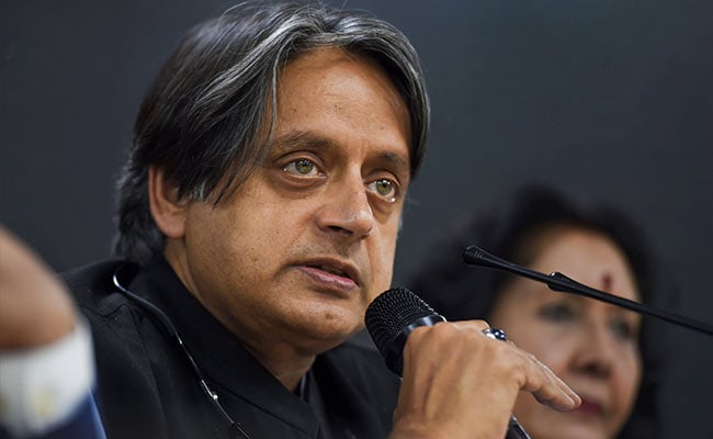 Moción de privilegio presentada contra Rahul Gandhi, Shashi Tharoor